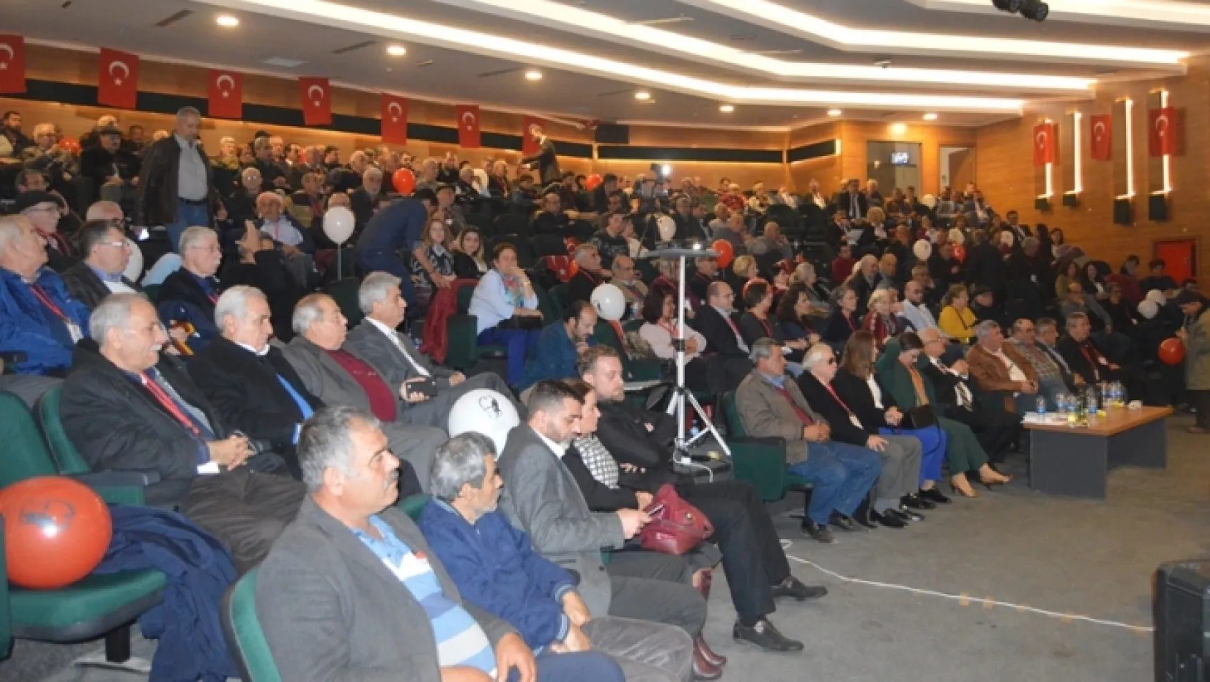 CHP Turgutlu İlçe Kongresi Yoğun Bir Katılımla Gerçekleşti