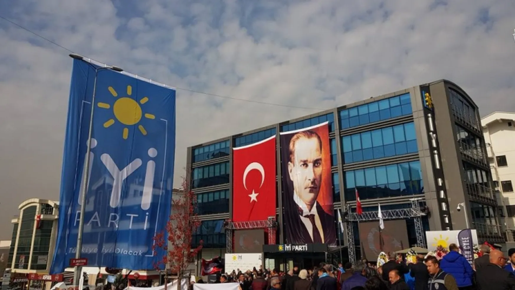 İYİ Parti'nin Ankara'daki genel merkezi açıldı (Video)