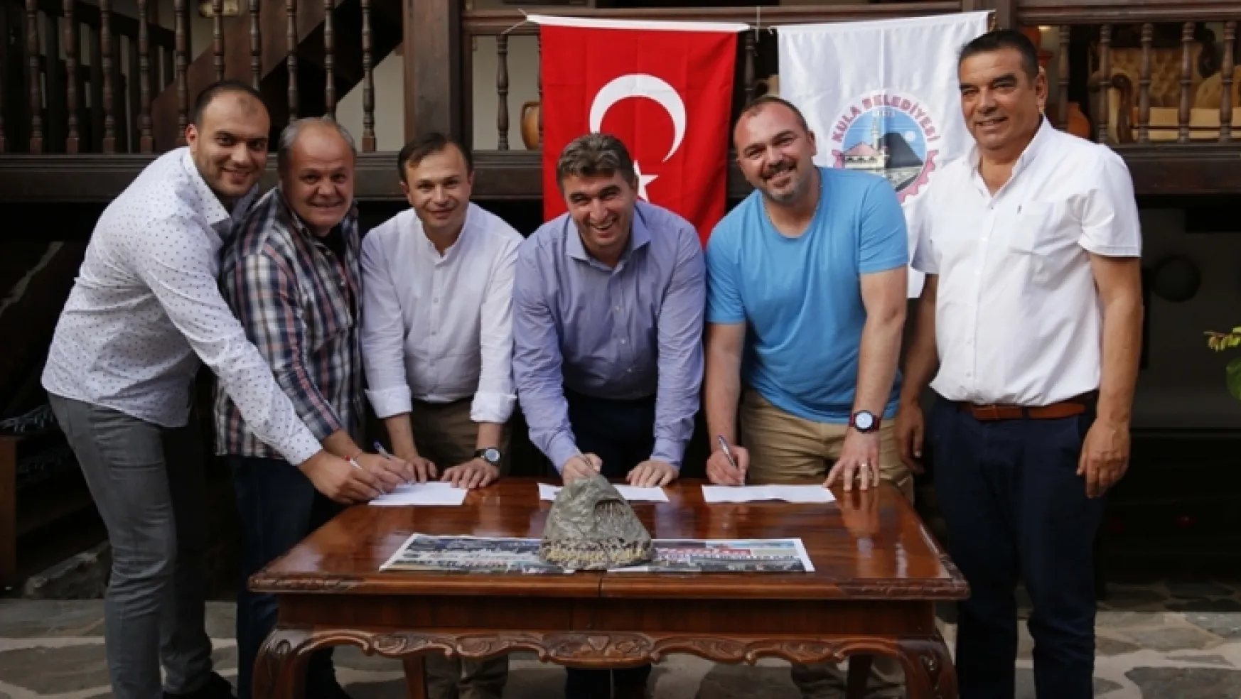 Jeopark Kula Belediyespor'dan Toplu İmza Töreni