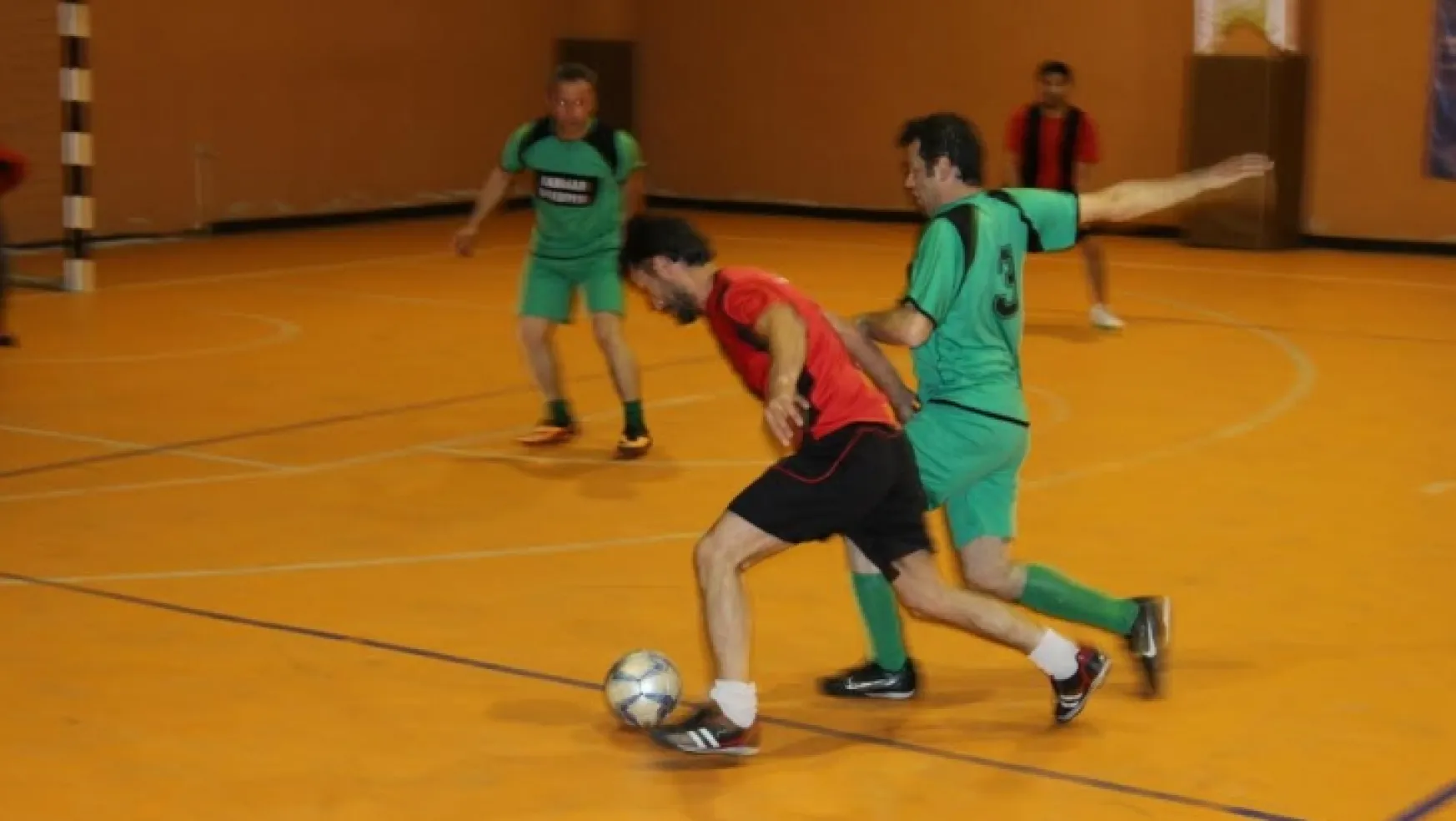 Satır Mustafa ve Taksi Zeki Futsal Turnuvası çeyrek finalistler belli oldu