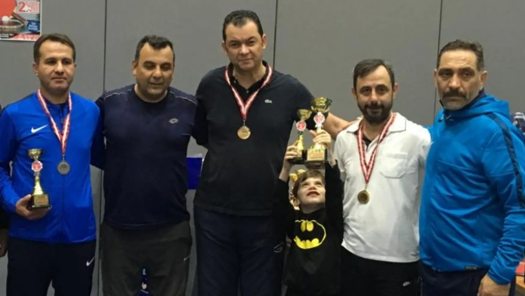 Cumhuriyet Kupası masa tenisi turnuvası heyecanlı geçiyor