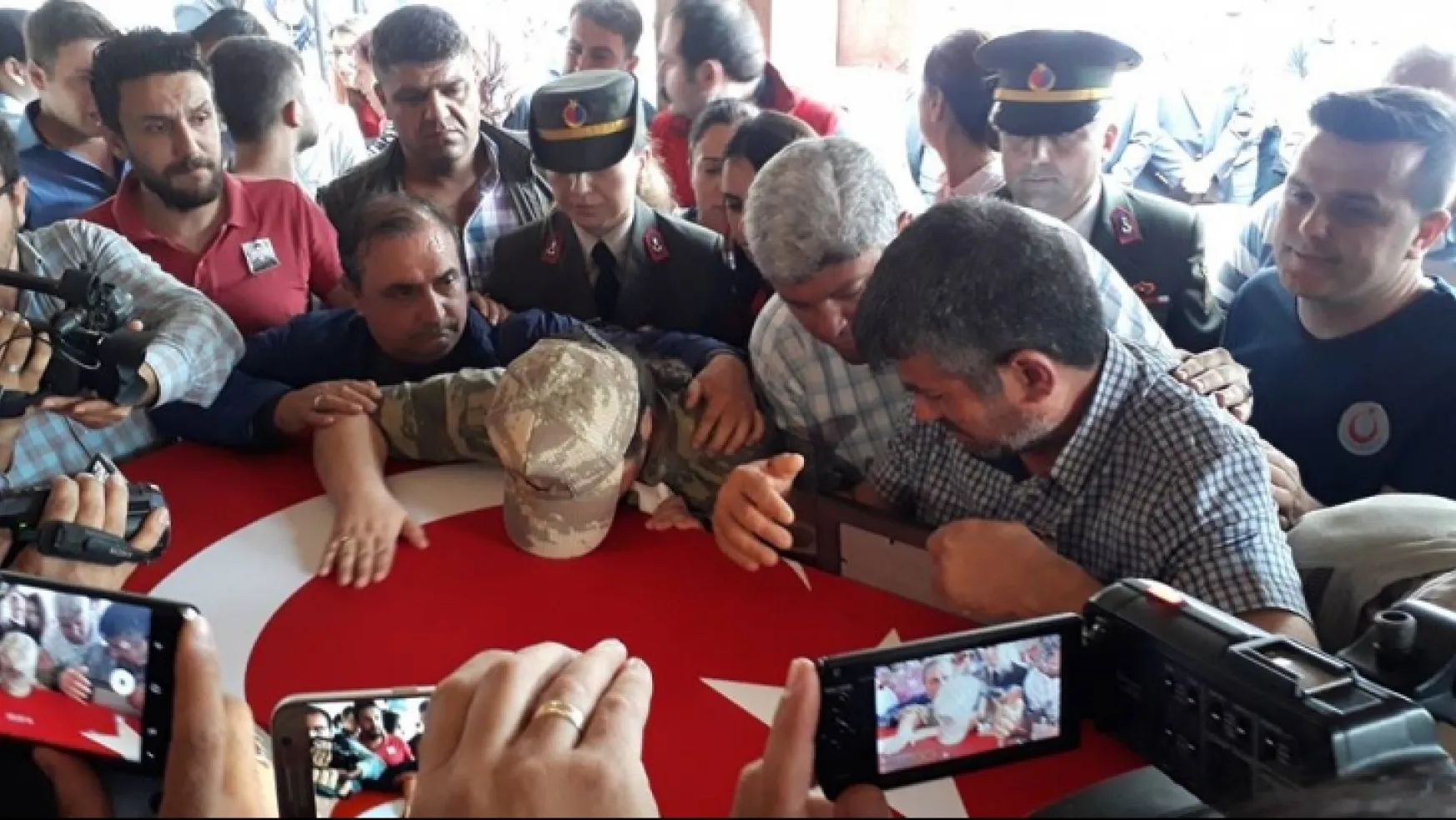 Manisa Şehit Jandarma Astsubay Kozak'ı son yolculuğuna uğurladı