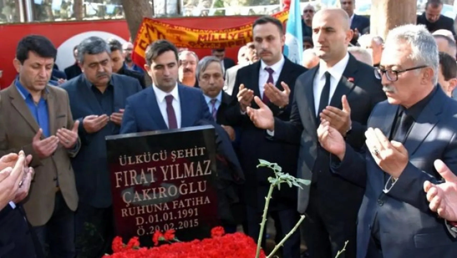 Ülkücü Şehit Fırat Yılmaz Çakıroğlu mezarı başında anıldı