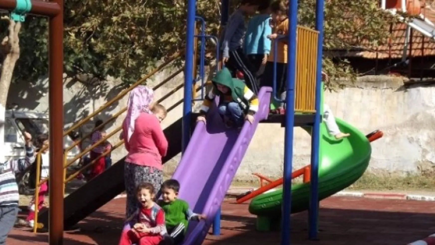Turgutlu'da Güneşli Hava Çocuklara Yaradı