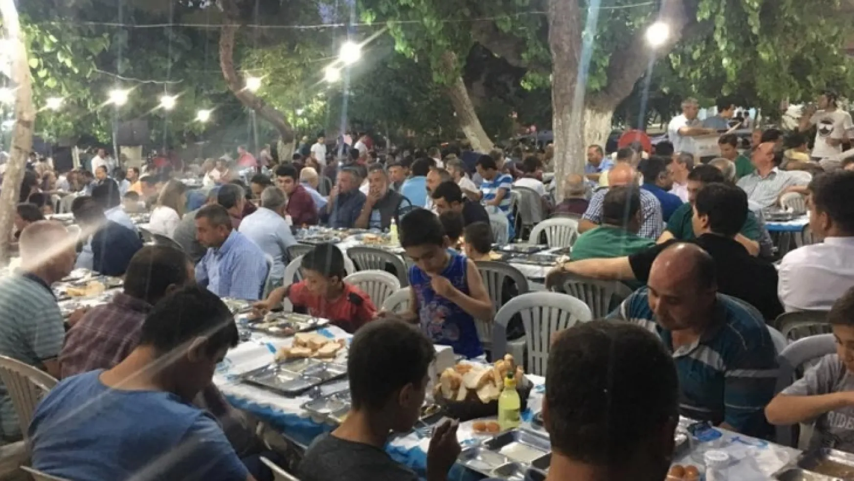 Araplıtepe (Çampınar Köyü) Kültür ve Dayanışma Derneği İftar Yemeği Verdi