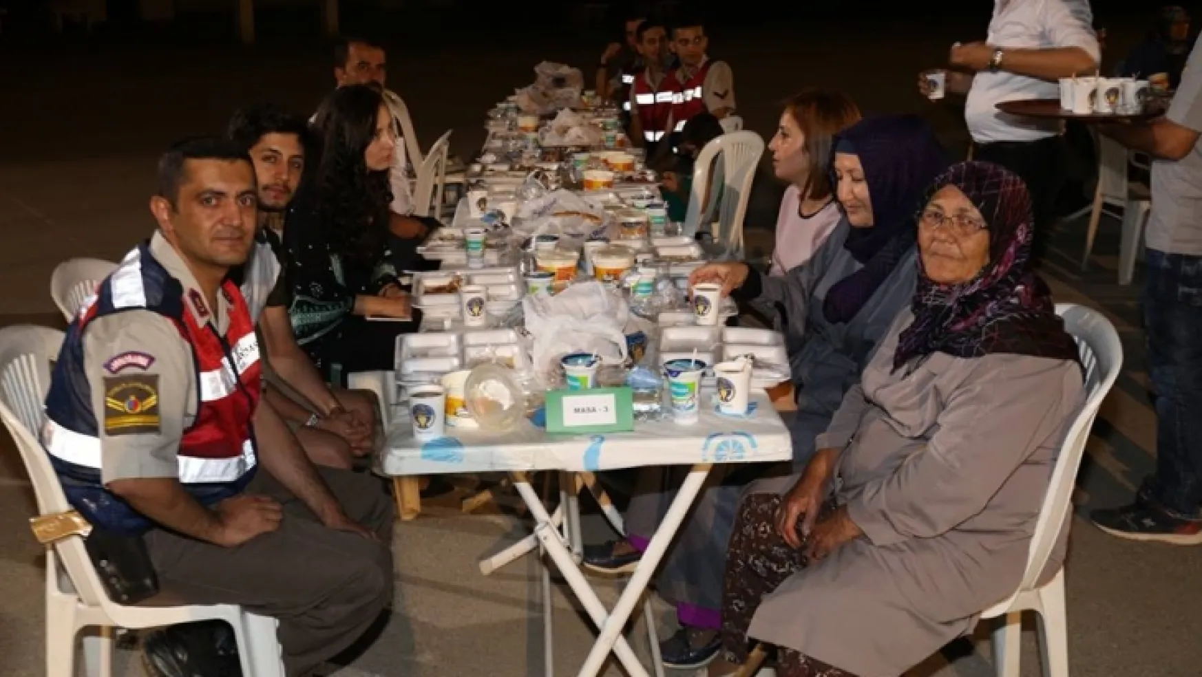Jandarma'dan Şehit Aileleri ve Gazilere İftar Yemeğinde Buluştu