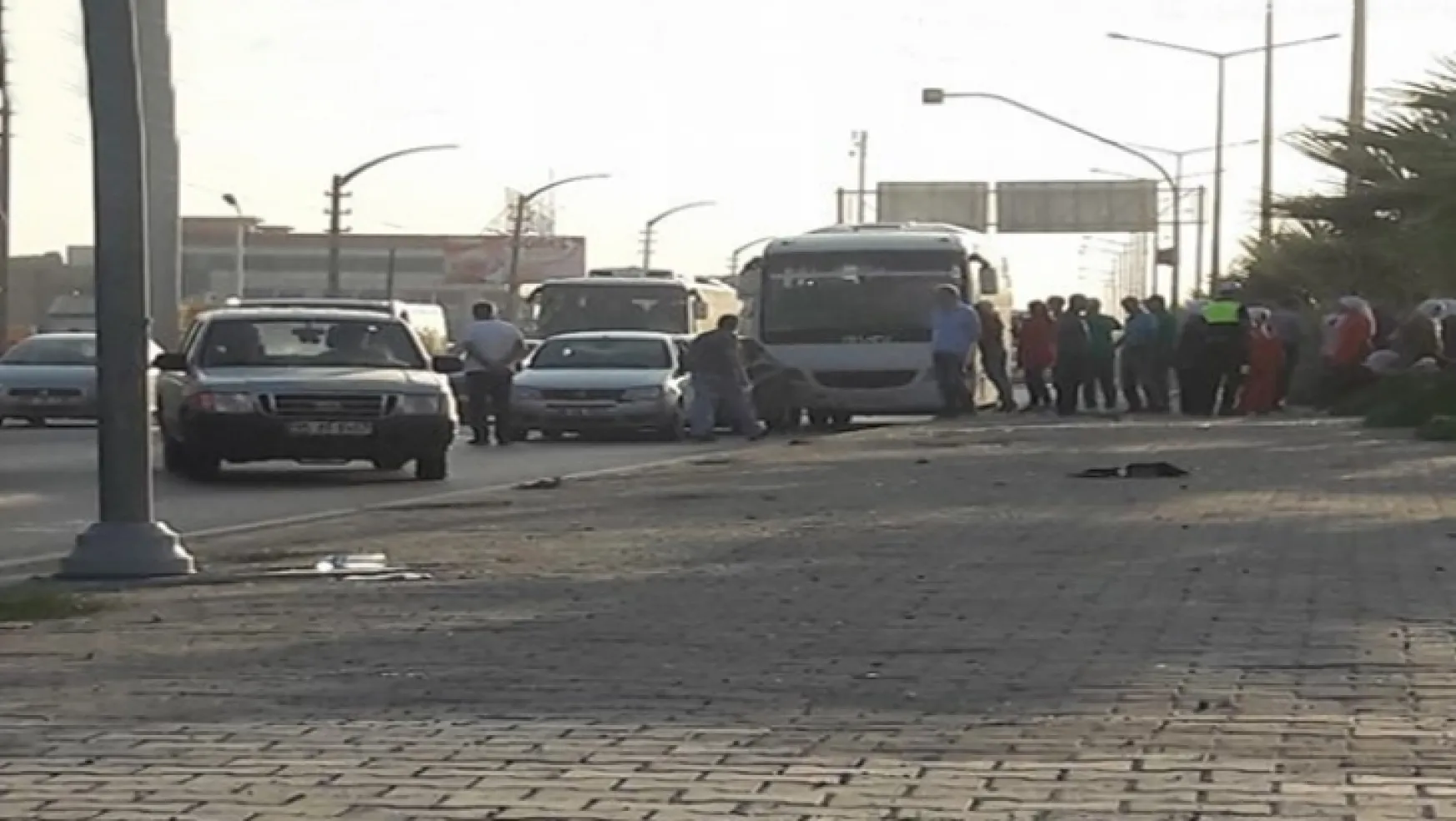 Turgutlu'da işçi servisi otomobile arkadan çarptı