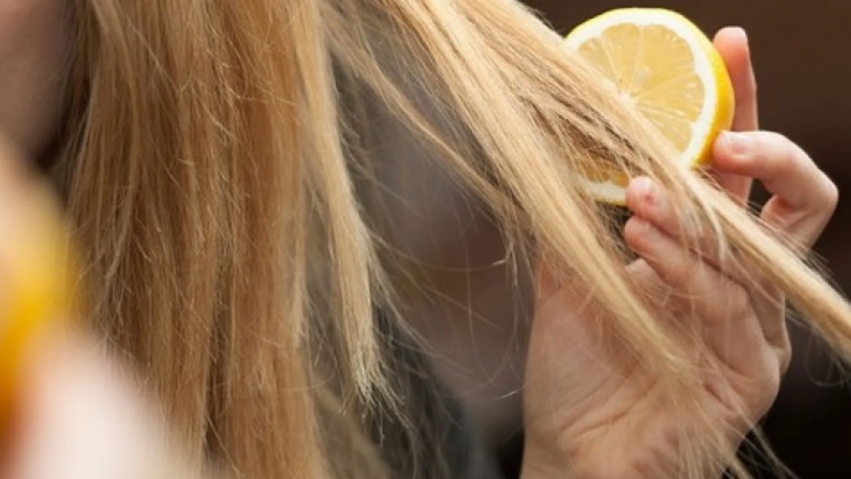 Limonu saçınıza sürünce ne mi oluyor?