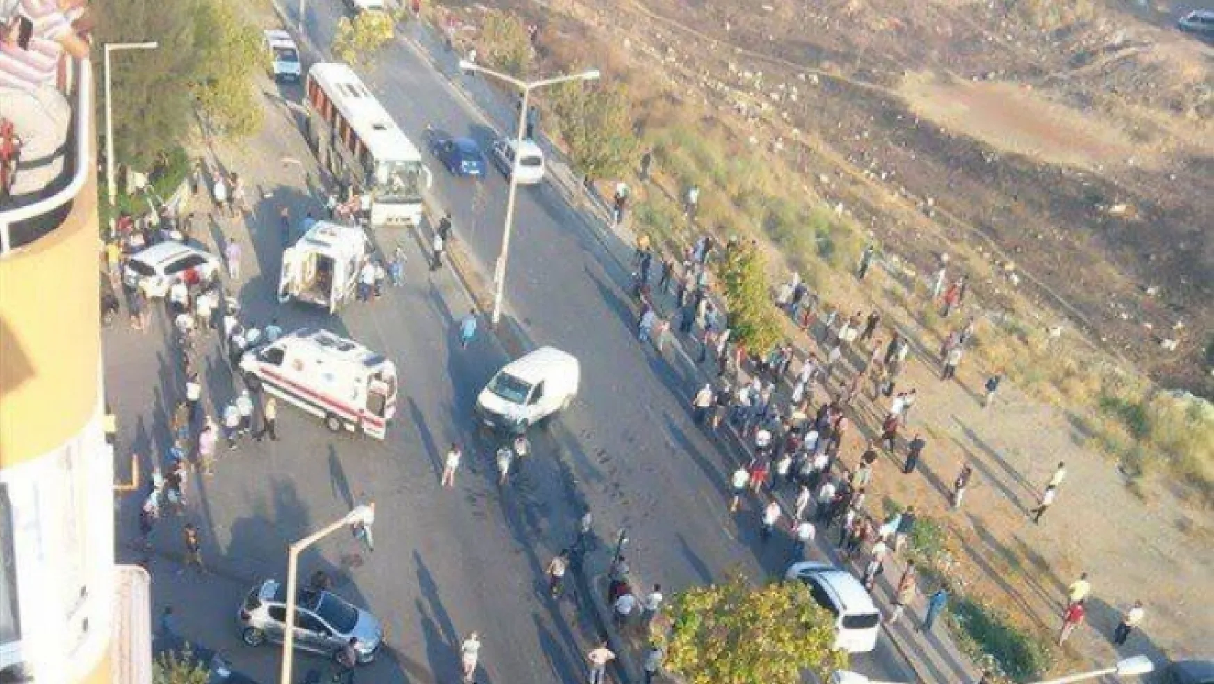 Sondakika İzmir Buca'da cezaevi servis aracına bombalı saldırı
