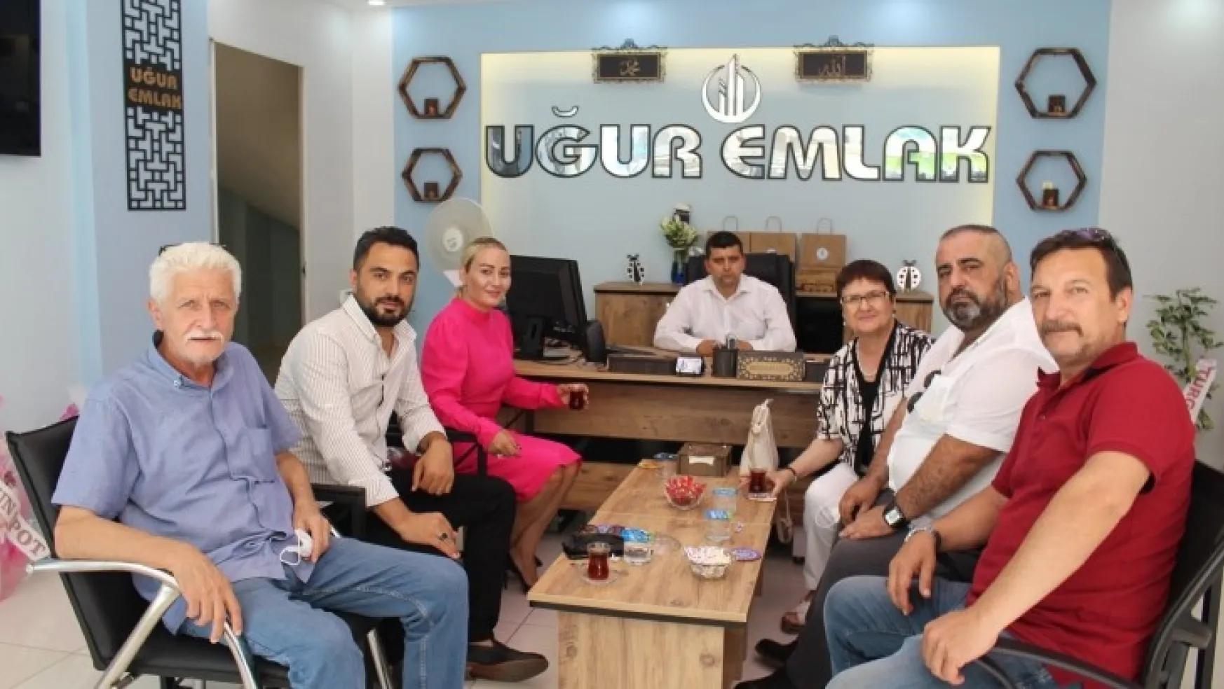 Turgutlu'da Uğur Emlak görkemli bir açılışla Faaliyete Girdi