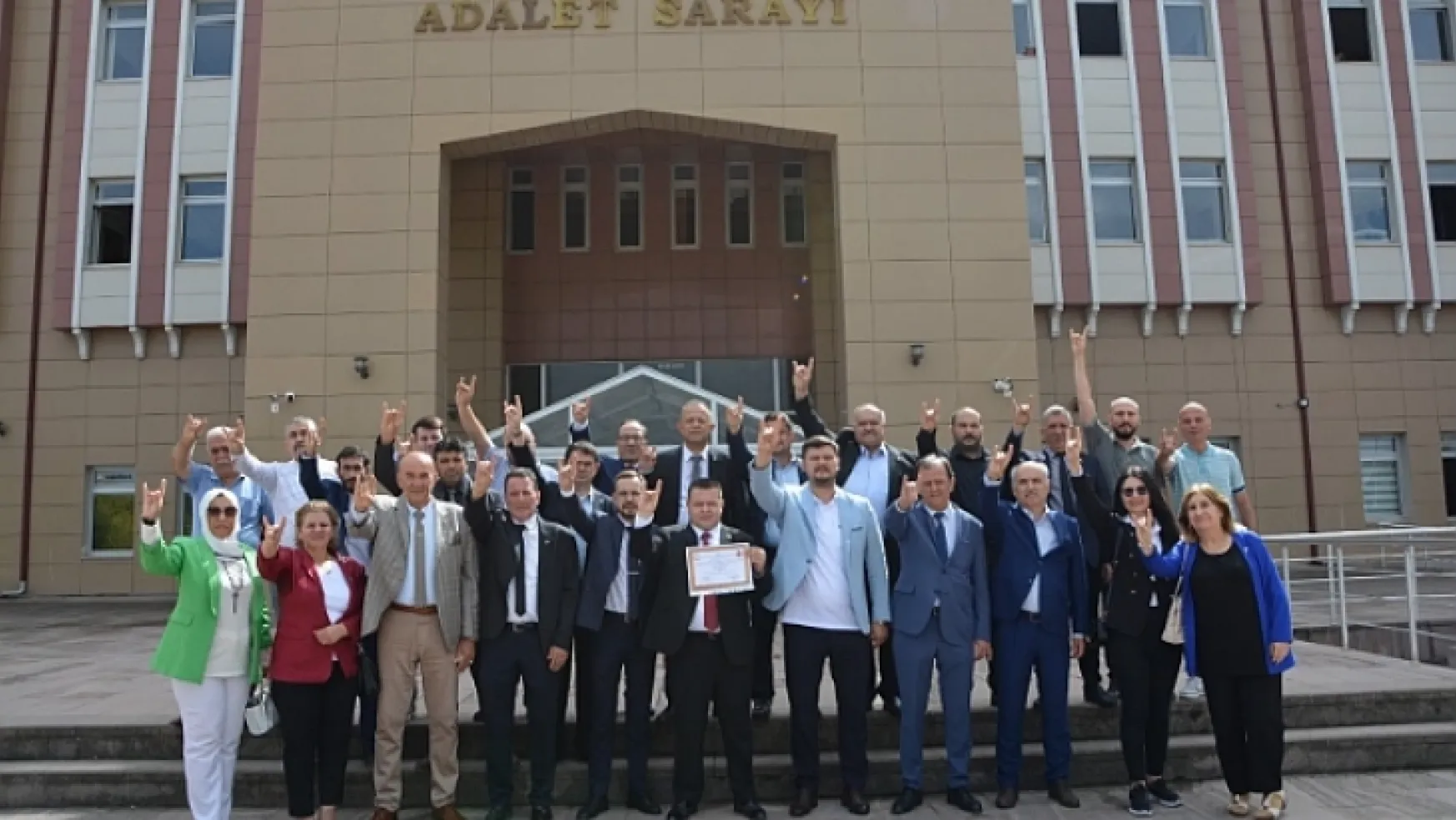 MHP Manisa İl Başkanı Tosuner, mazbatasını aldı
