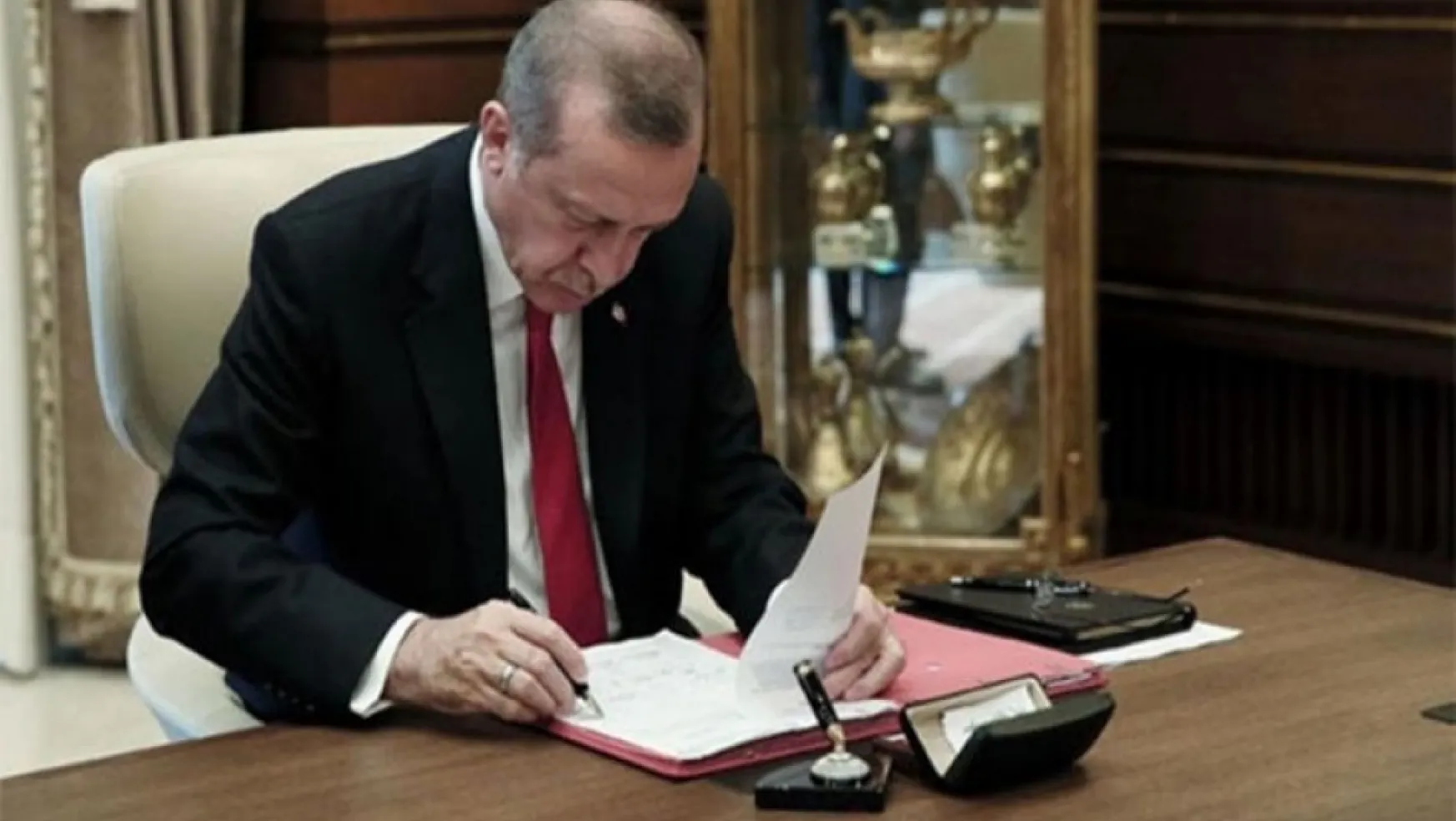Başkan Erdoğan İmzaladı Sigara Paketlerindeki Logolar Kalkıyor