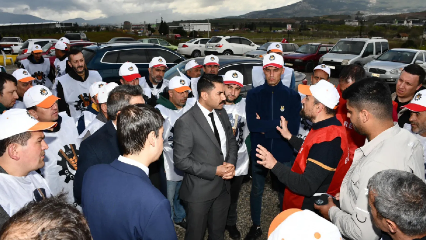 Saadet Partisi Turgutlu Belediye Başkan Adayı Mevlüt Bulut, Lezita İşçilerine Destek Verdi