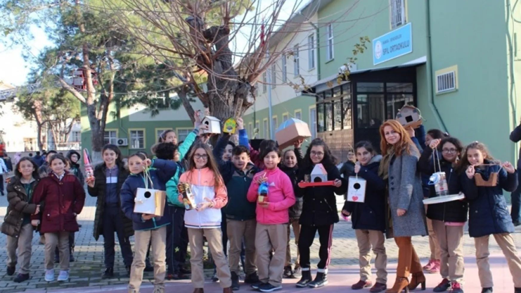  Okul öğretmenlerinden 'Kuşlara Bir Damla Umut' isimli sosyal sorumluluk projesi