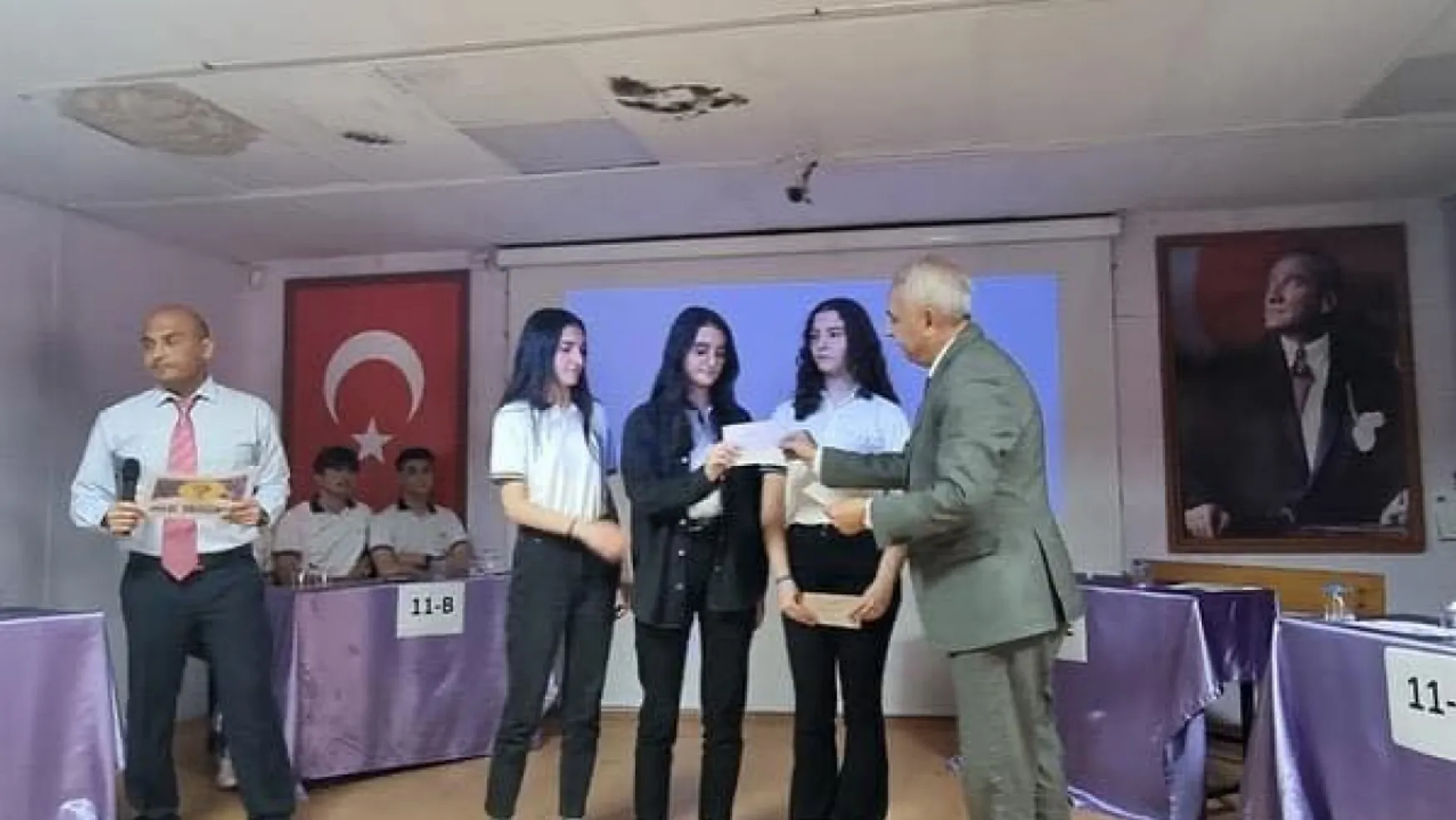 Turgutlu Anadolu Lisesi'nde Sınıflar Arası Bilgi Yarışması Düzenlendi