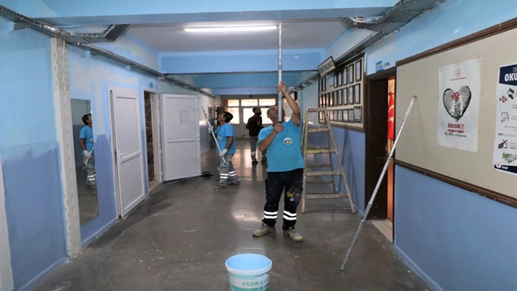 Turgutlu Belediyesi Çalışıyor Okullar Güzelleşiyor
