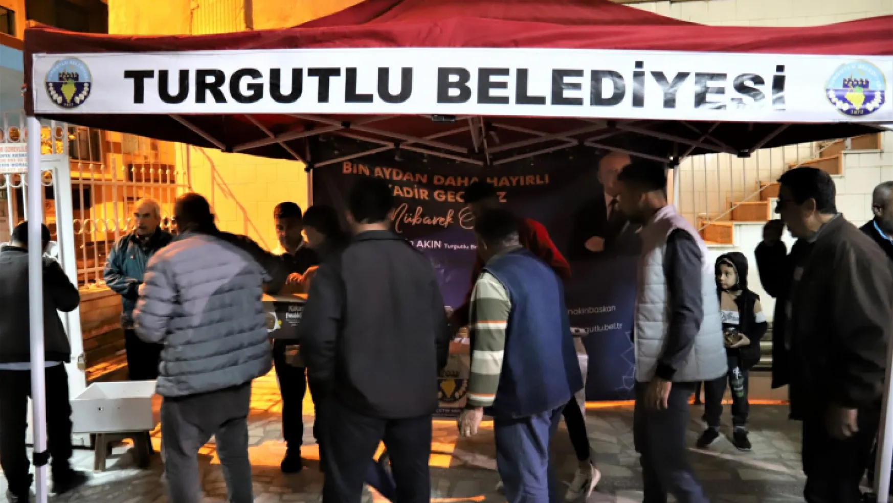 Turgutlu Belediyesi İkram Geleneğine Kadir Gecesi'nde de Devam Etti