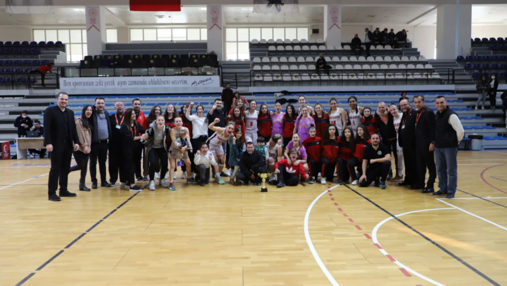 Turgutlu Belediyesi Kadın Basketbol Takımı Sezonu Tamamladı