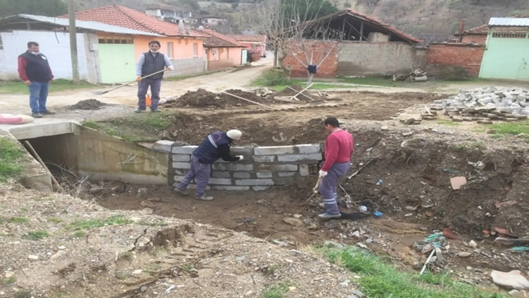 Turgutlu Belediyesi Yağıştan Etkilenen Mahallelerde Çalışmalara Başladı