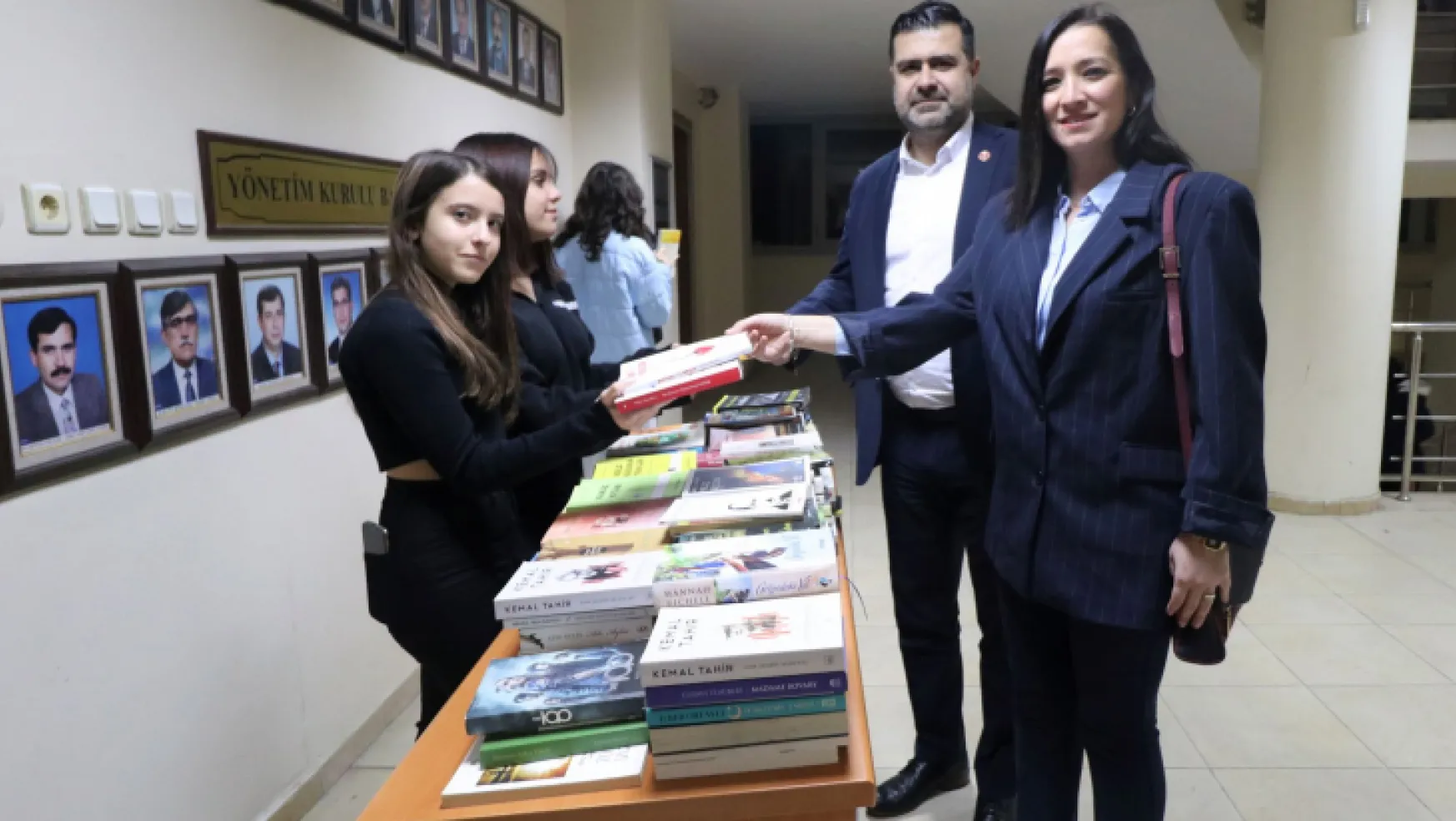 Turgutlu Belediyesinden Okul Kütüphanelerine Destek