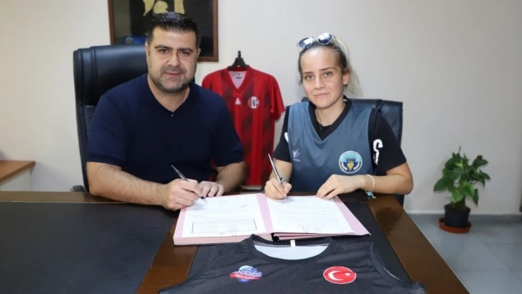 Turgutlu Belediyespor'un son transferi Gamze Sena Dülegöz