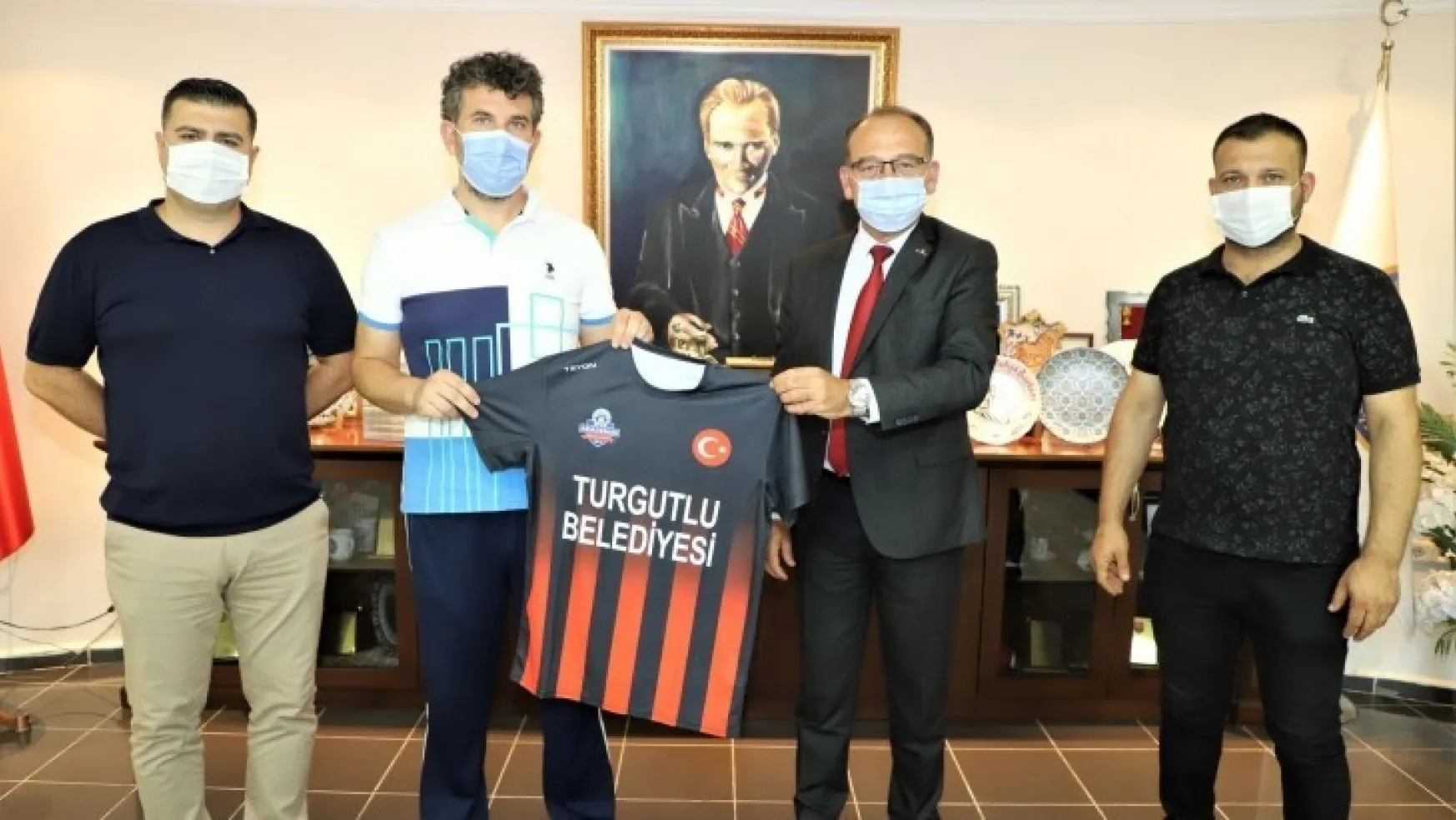 Turgutlu Belediyespor Yener Baştürk ile Sözleşme Yeniledi