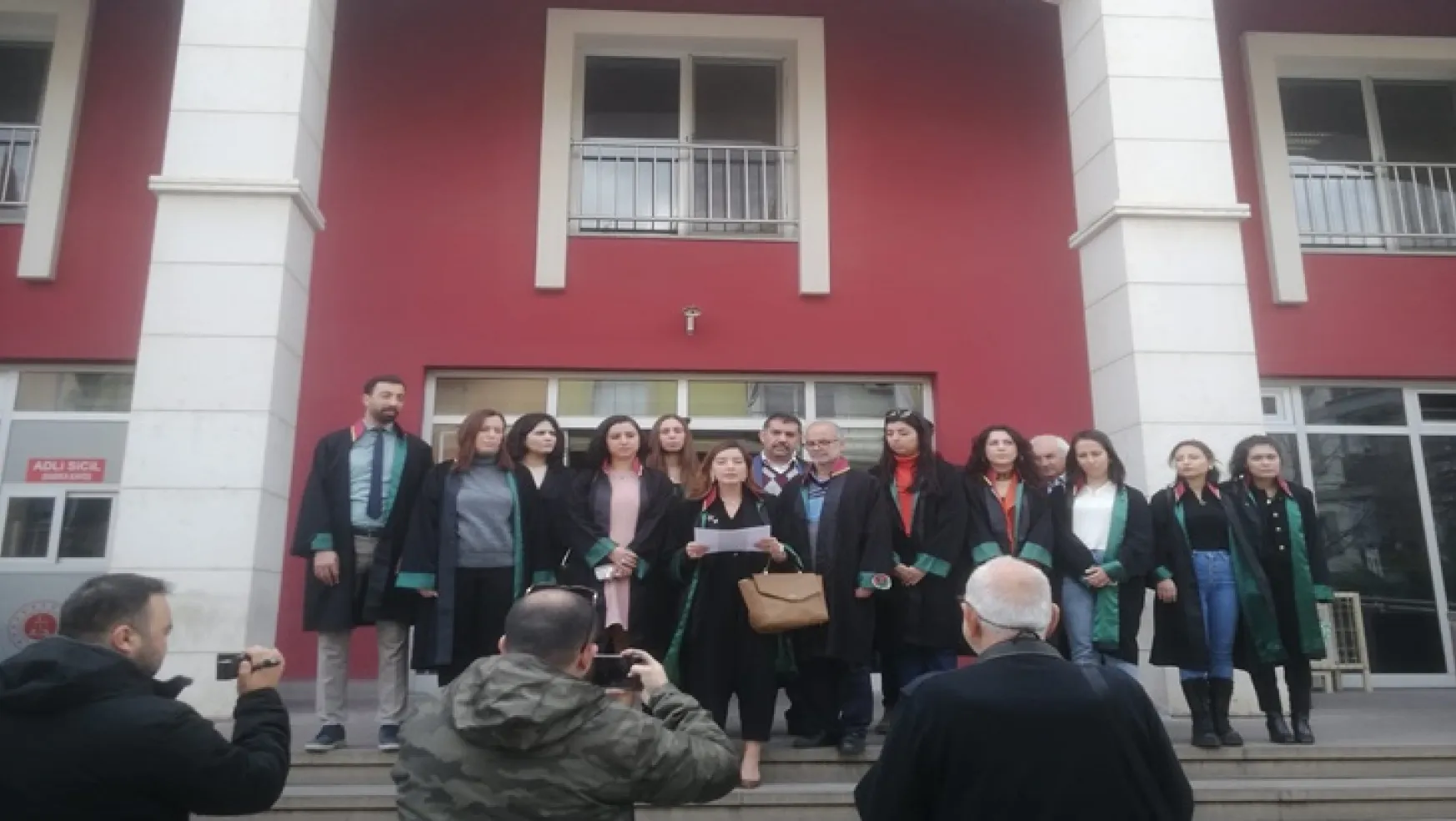 Turgutlu'da Avukatlardan '8 Mart' açıklaması: 'Deprem de şiddet de kader değildir'