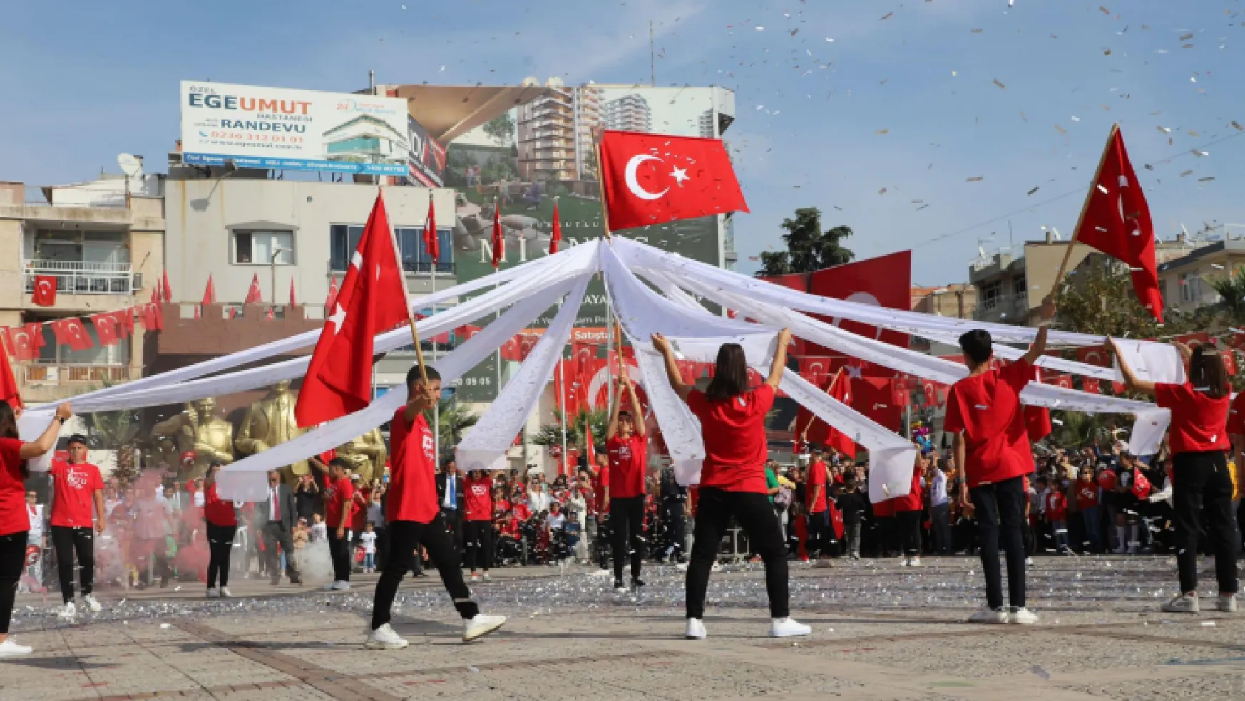 Turgutlu'da Cumhuriyetin 100'üncü yılı coşkuyla kutlandı