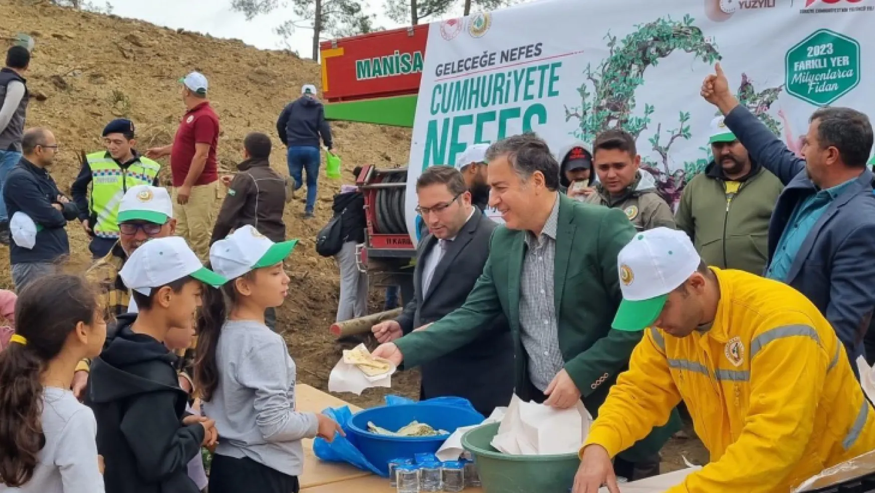 Turgutlu'da 'Geleceğe Nefes,Cumhuriyete Nefes'İçin 1500 Fidan Toprakla Buluştu