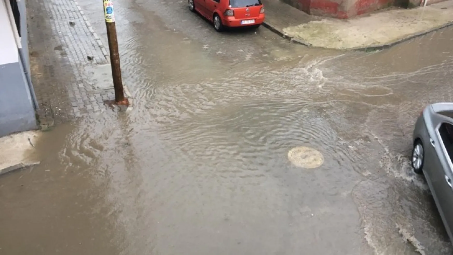 Turgutlu'da sağanak yağış etkili oldu (VİDEO)