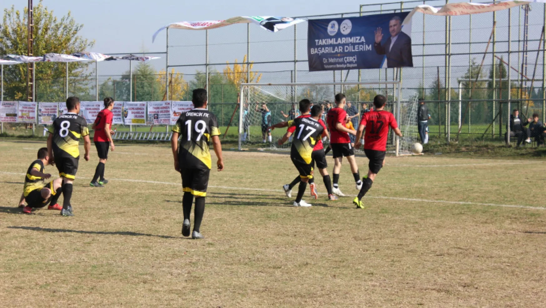 Yuntdağı Cup 5 Futbol Turnuvası'nın heyecanı 25 takımın katılımıyla başladı