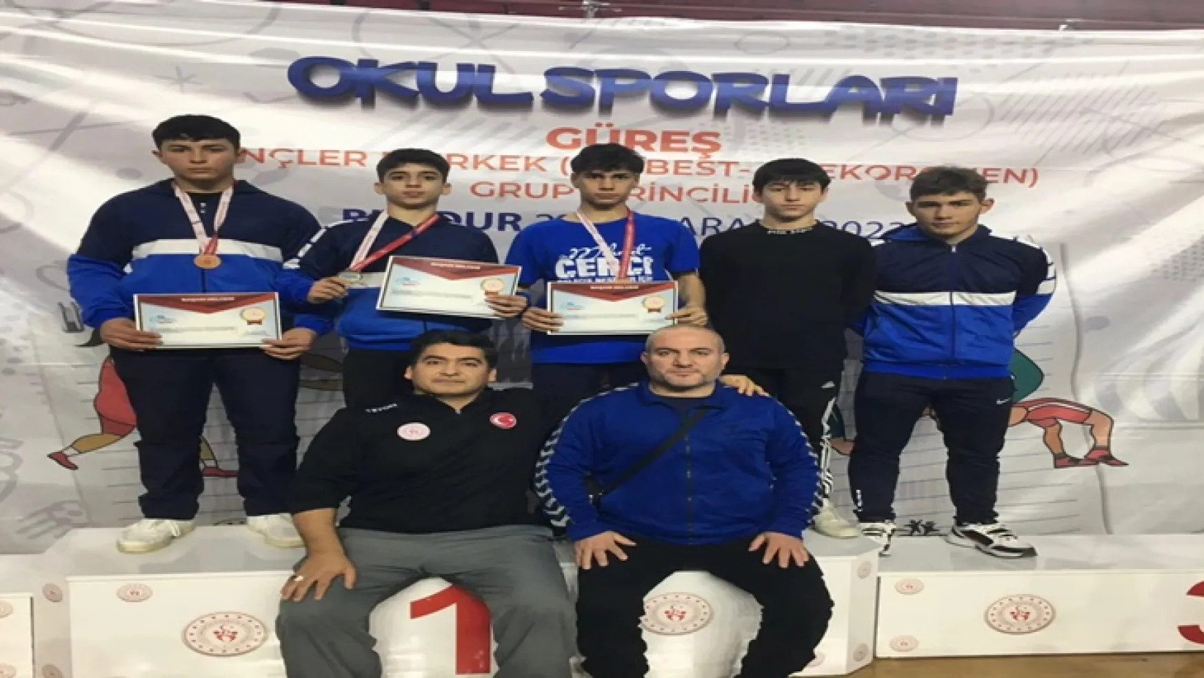 Yunusemreli Güreşçiler Burdur'dan Üç Madalya İle Döndü