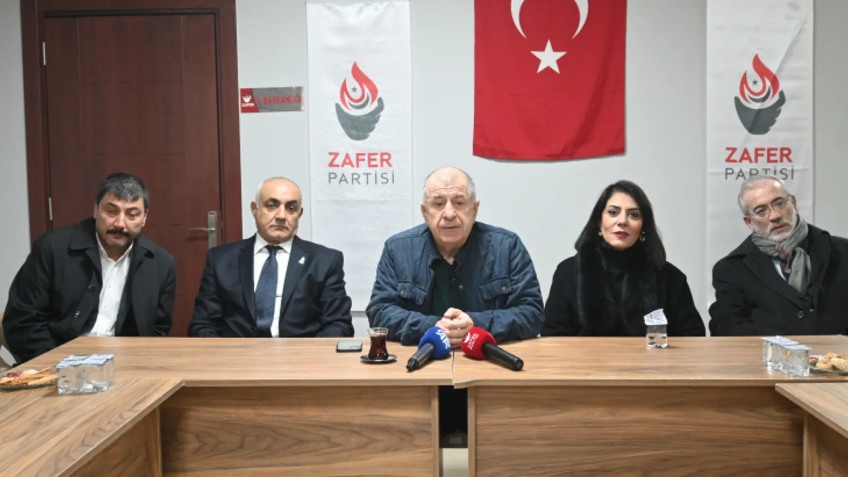 Zafer Partisi Genel Başkanı Prof. Dr. Ümit Özdağ, Kilis'te basın toplantısı düzenledi