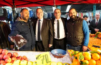 Başkan Dutlulu Perşembe Pazarı'nda Esnafla Bir Araya Geldi
