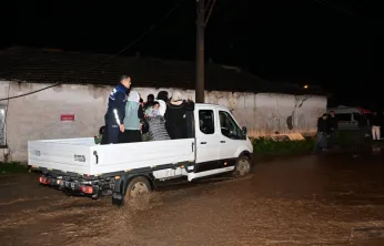 Büyükşehir ve MASKİ Ekipleri Yağmurda Tüm Gücüyle Sahada