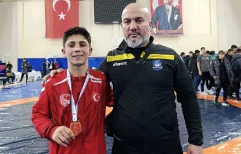 Hakim Beytullah Kalay'dan Altın Madalya