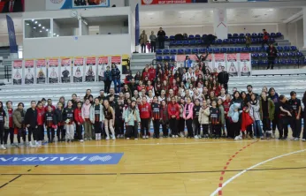 Turgutlu Belediyesi Kadın Voleybol Takımı Sezonu Galibiyetle Noktaladı