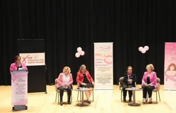 Turgutlu'da 'Fark Edilmesi İçin Pembe' Konferansı Düzenlendi