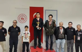 Yunusemreli Satranççı Enes Kaya'dan Eskişehir'de Namağlup Şampiyonluk