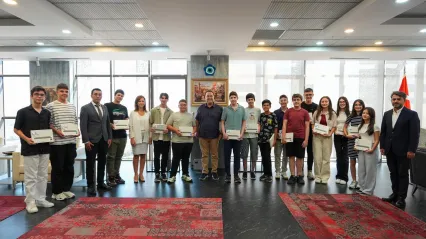 Başkan Dutlulu, Büyükşehir'in Başarılı Öğrencilerini Ağırladı