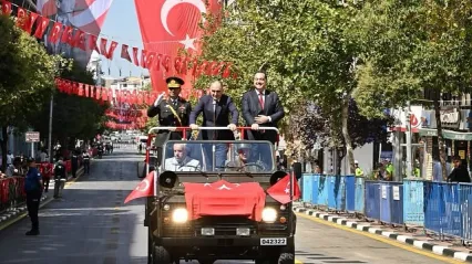 Manisa'da Zafer Bayramı'nın 103. yılı coşkuyla kutlandı