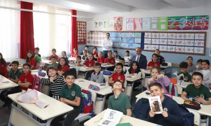 Başkan Çetin Akın Sınıf Başkanı Ege'nin Seçim Vaadini Yerine Getirdi