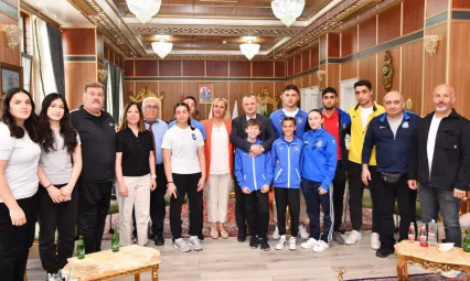 Şampiyonlardan Başkan Balaban'a Ziyaret