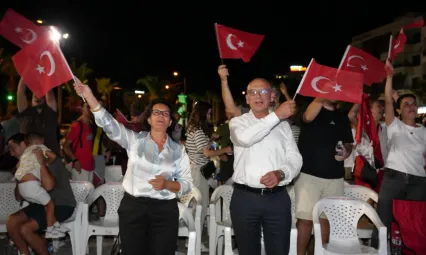 Turgutlu Belediyesi 12 Dev Adam'ın Şampiyonluk Heyecanına Dev Ekranla Ortak Oldu