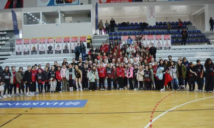 Turgutlu Belediyesi Kadın Voleybol Takımı Sezonu Galibiyetle Noktaladı