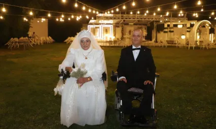 Turgutlu'da 'Engelsiz' Bir Aşk: Sevgi ve Mustafa Çifti Görkemli Törenle Evlendi