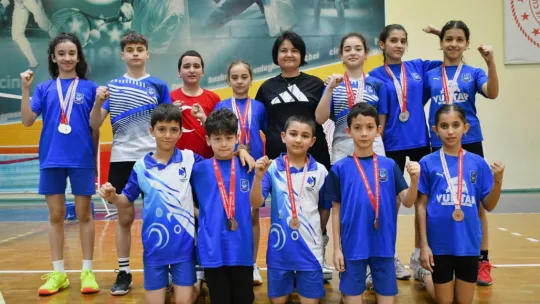 Yunusemreli Badmintoncular 13 Yaş Altı İl Birinciliği'ne Damga Vurdu