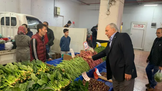 Başkan Adayı Orhan, 'Cumartesi Pazarını Ziyaret Etti'