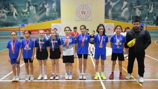 Yunusemreli Badmintoncular 13 Yaş Altı İl Birinciliği'ne Damga Vurdu