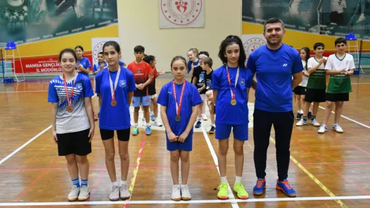 Yunusemreli Badmintoncular 13 Yaş Altı İl Birinciliği'ne Damga Vurdu